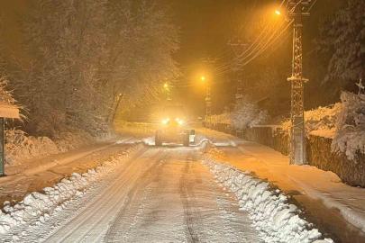 Tarsus’ta karla mücadele: Ekipler gece boyunca sahadaydı