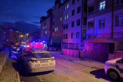 Tartıştığı erkek arkadaşını banyoda bıçaklayarak öldürdü