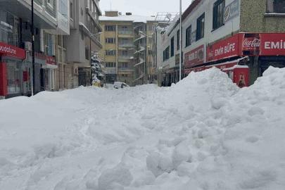 Tatvan’da gök gürültülü kar yağışı