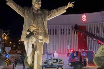 Tavas’ın her noktası bayraklarla donatıldı