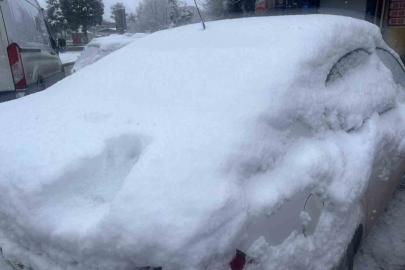 Tavşanlı’da şehir içi ve yüksek kesimler beyaza büründü