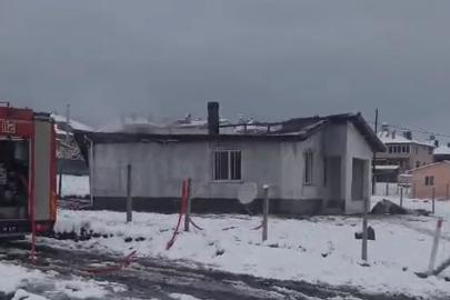 Tavşanlı’deki ev yangını maddi hasarla atlatıldı