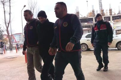 Tekel bayiye tüfekle ateş açıp 2 kişiyi yaralayan cezaevi firarisi yakalandı