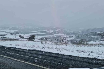 Tekirdağ’ın yüksek kesimleri yağan karla beyaza büründü