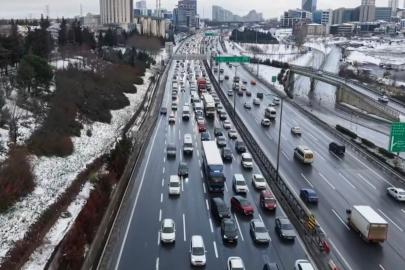TEM Otoyolu Mahmutbey Gişeleri’nde trafik havadan görüntülendi