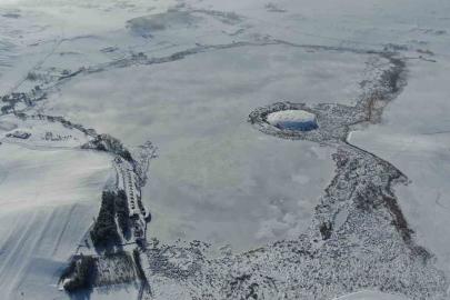 Termometreler eksi 21’i gösterdi, Hafik Gölü tamamen dondu