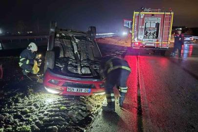 Ters dönen otomobildeki 2 kişi yaralandı