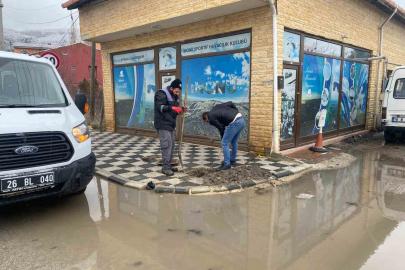 Tıkalı yağmur suyu giderleri açılıyor