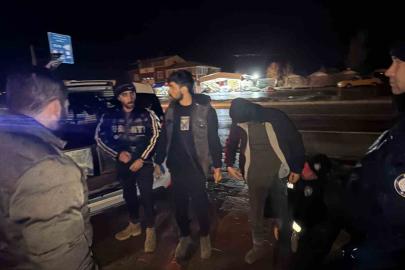 Tokat’ta durdurulan otomobilde 3 kaçak göçmen yakalandı