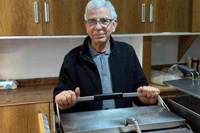 Tostçu Mehmet, Mansur Yavaş’a benzerliği ile dikkat çekiyor