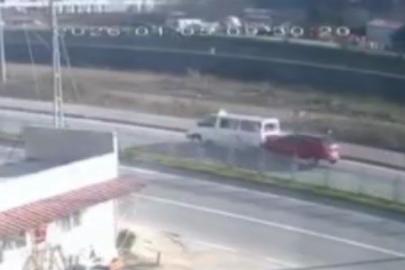 Trabzon’da yolcu indiren dolmuşa arkadan gelen otomobil çarptı: 3 yaralı