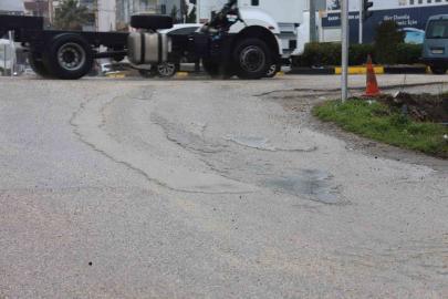 Trafik ışıklarında beklerken yolu betonla kaplayan mikser sürücüsüne ceza uygulandı