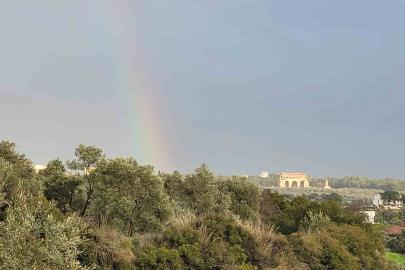 Tralleis’ten kente uzanan gök kuşağı kartpostallık görüntüler oluşturdu