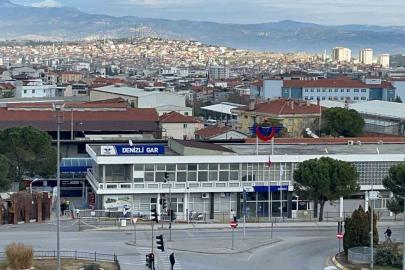 Tren garı önünde unutulan valiz bomba paniğine neden oldu