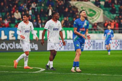 Trendyol Süper Lig: Çaykur Rizespor: 0 - Corendon Alanyaspor: 0 (İlk yarı)