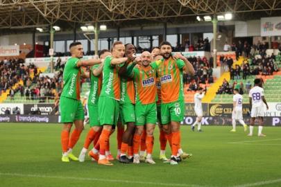 Trendyol Süper Lig: Corendon Alanyaspor: 1 - Eyüpspor: 0 (İlk yarı)