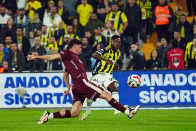 Trendyol Süper Lig: Fenerbahçe: 1 - Göztepe: 1 (İlk yarı)