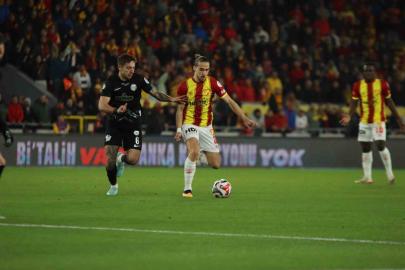 Trendyol Süper Lig: Göztepe: 1 - Çaykur Rizespor: 0 (İlk yarı)