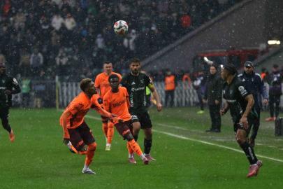 Trendyol Süper Lig: Kocaelispor: 1 - Trabzonspor: 1 (İlk yarı)