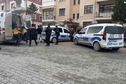 Tüfeğini temizlerken kazara kendini vurdu