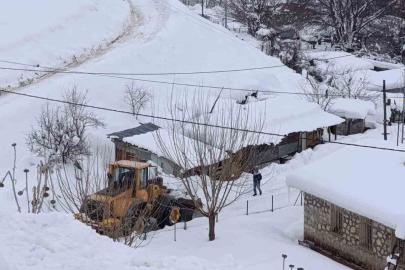 Tunceli’de karla mücadele çalışmalarını aralıksız sürdürüyor