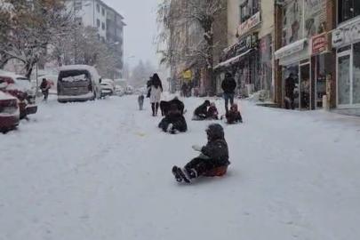 Tunceli’de yılbaşı tatilinin tadını çocuklar çıkarıyor