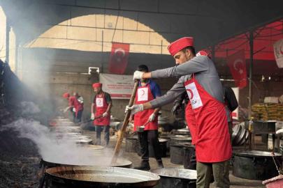 Türk Kızılay, Gazze’de kışlık destek ve sıcak yemek yardımlarını sürdürüyor