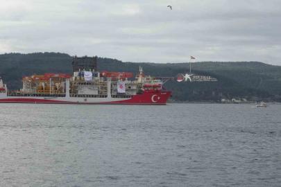 Türk sondaj gemisi Yıldırım Çanakkale Boğazı’ndan geçti