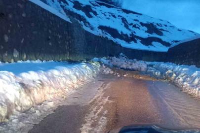 Türkeli’de heyelan: Köy grup yolu ulaşıma kapandı