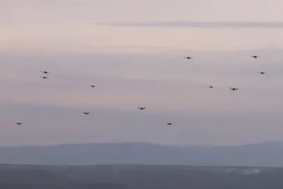 Türkiye'de ilk! Sürü İHA’lar gerçek mühimmatla hedefi vurdu