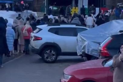 Uludağ’da teleferik kuyruğu metrelerce uzadı