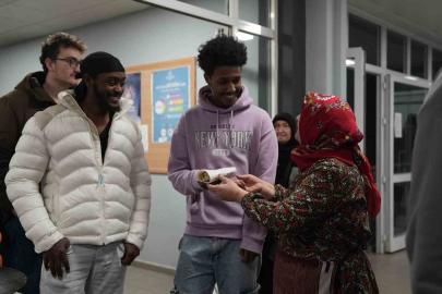 Üniversite öğrencilerine anne eli