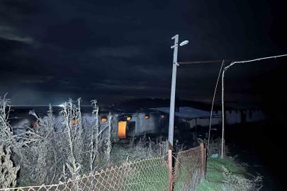 Uşak’ta boş tavuk çiftliğinde çıkan yangın korkuttu