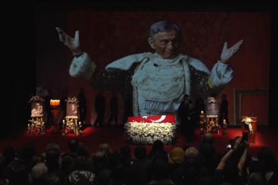 Usta tiyatrocu Haldun Dormen için Harbiye’de tören düzenlendi