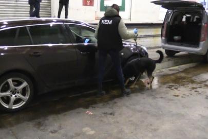 Uyuşturucuyu tampondan egzoza, stepneden tavana gizlemişler