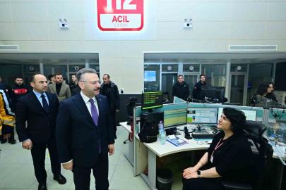Vali Aksoy, yılbaşında çalışan 112 Acil Çağrı Merkezi personelini ziyaret etti