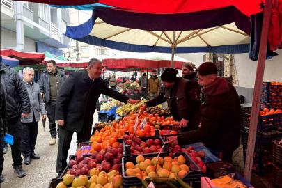 Vali Dr. Erdinç Yılmaz, pazarcı esnafıyla buluştu