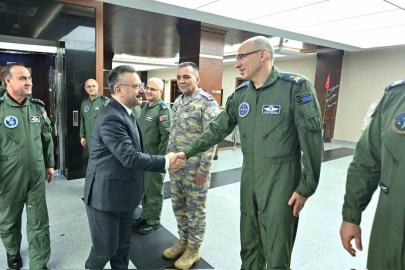 Vali Hüseyin Aksoy’dan Muharip Hava Kuvveti Komutanlığı’na veda ziyareti
