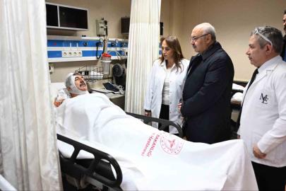 Vali Köşger servis kazasında yaralananları ziyaret etti