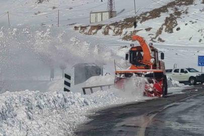 Van-Çatak yolunda 5. gün: Geçişler sadece acil ve öncelikli araçlara açık