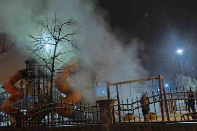 Van’da çocuk parkını yaktılar