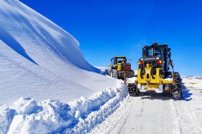 Van’da kardan dolayı kapanan 625 yoldan 586’sı açıldı