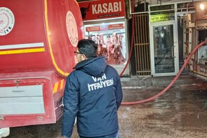 Van’da korkutan yangın: 5 iş yeri zarar gördü