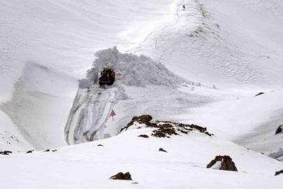Van’da yoğun kar yağışı ve eğimli alanlar çığ riskini artırıyor