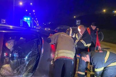 Vidanjöre çarparak devrilen otomobilin sürücüsü yaralandı