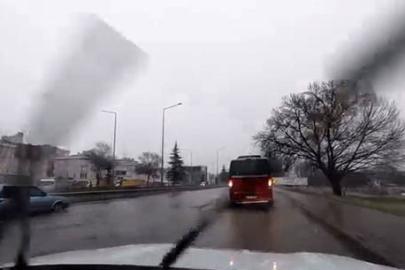 Yağış sonrası çevre yolu ’göle’ döndü, bazı araçlar yolda kaldı