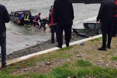 Yalova’da kontrolden çıkan pikap denize uçtu: 1 yaralı