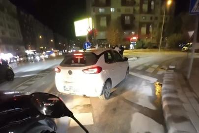 Yanlış trafik ışığına uyan sürücü araç kuyruğuna sebep oldu