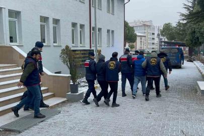 Yaşlı kadını dolandıranlar JASAT’tan kaçamadı