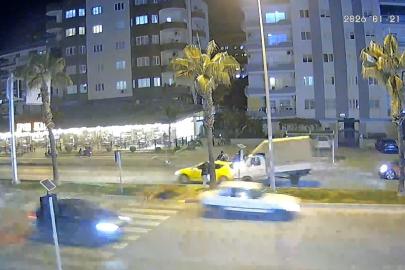 Yayaya yol vermek isterken zincirleme kazaya neden oldu